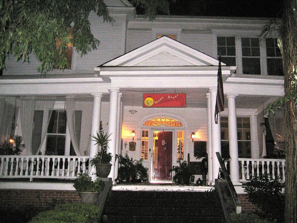 Inn Upon Moon River Plantation Chester 外观 照片